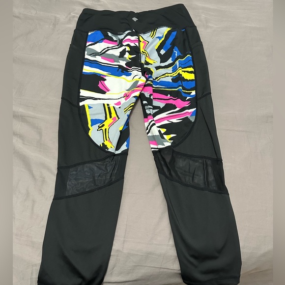 Lularoe Rise Fearless Capri workout leggings Large - Picture 2 of 3